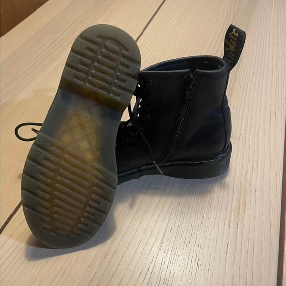 Dr. Martens Kids Black Lace-Up Boots - Picture 2 of 8